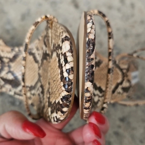 Steve Madden Womens Snakeskin Print Faux Snap Strappy Heel 9 - Picture 5 of 11